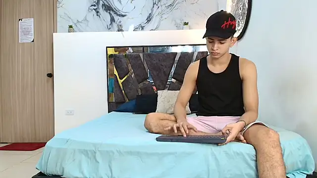 KING OFF BOYS online show from November 3, 2025, 1:23 pm