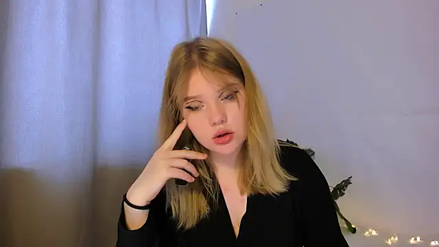 LaseyMoon online show from March 9, 2025, 4:16 am