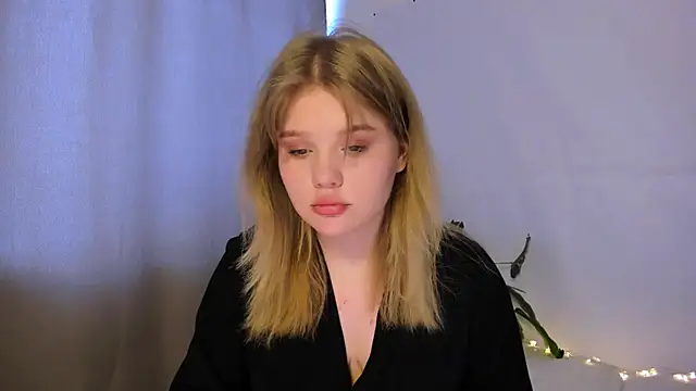 LaseyMoon online show from March 10, 2025, 4:17 am