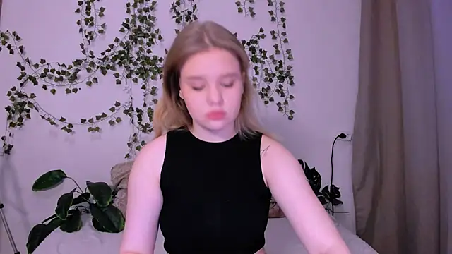 LaseyMoon online show from March 21, 2025, 1:02 am