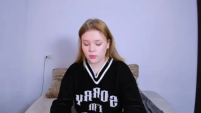 LaseyMoon online show from October 22, 2025, 10:31 pm