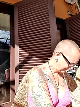 Emma Milf25 online show from March 6, 2025, 10:09 am