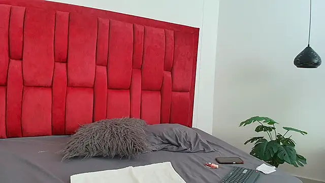 Vaiolett Smith online show from March 1, 2025, 1:29 pm