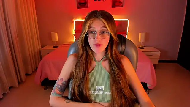 Emily Warren  online show from February 7, 2026, 7:39 pm