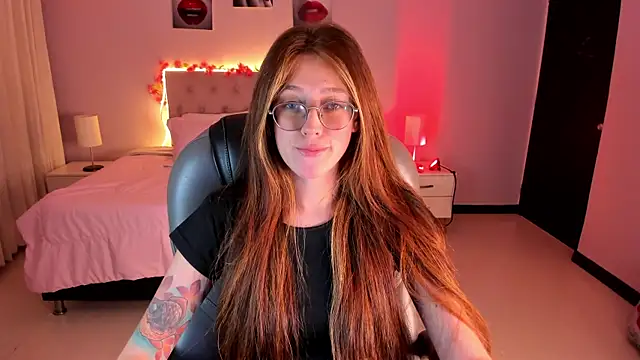 Emily Warren  online show from April 6, 2026, 9:05 pm