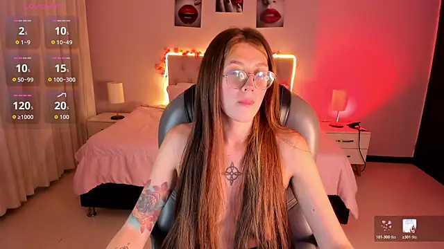 Emily Warren  online show from April 7, 2026, 9:26 pm