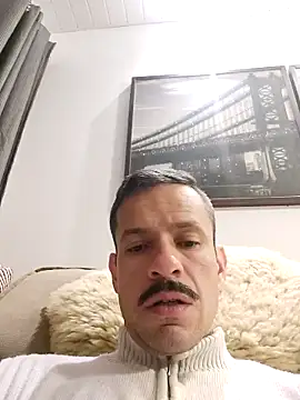 juniortche1313 online show from October 22, 2025, 2:12 am