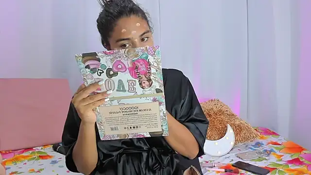 Melodymoore  online show from April 12, 2026, 11:21 pm