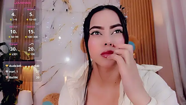 ValeriCardenas online show from June 4, 2026, 1:55 am
