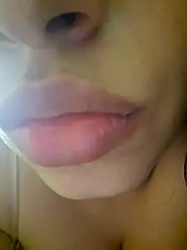 Snapshot of SexyLilyXO chatting on March 16, 2025, 3:25 am SexyLilyXO online show from March 16, 2025, 3:25 am