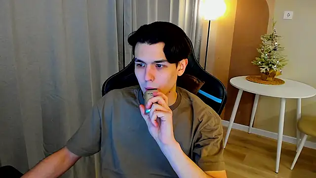 Snapshot of TravisRevas chatting on February 2, 2026, 1:37 am TravisRevas online show from February 2, 2026, 1:37 am