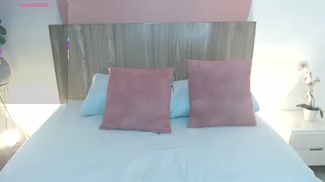 dulce victoriaa  online show from March 30, 2026, 10:00 pm