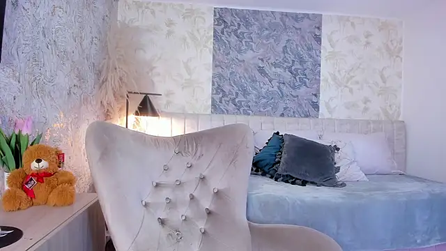 Liannaa  online show from November 7, 2025, 7:36 pm