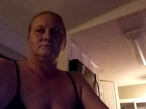 Snapshot of wetnwildforyou chatting on October 12, 2025, 12:42 am wetnwildforyou online show from October 12, 2025, 12:42 am