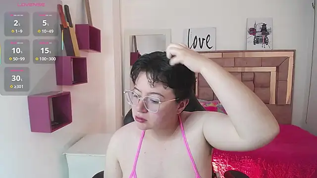 Snapshot of safyka chatting on September 8, 2025, 5:45 pm safyka online show from September 8, 2025, 5:45 pm