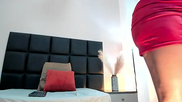 SeleneLujan online show from December 18, 2025, 12:00 pm