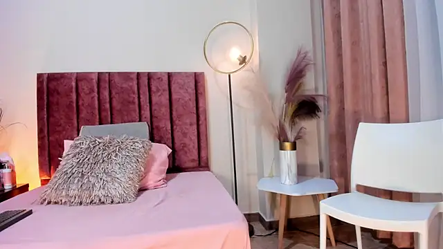 SeleneLujan online show from December 22, 2025, 12:13 pm