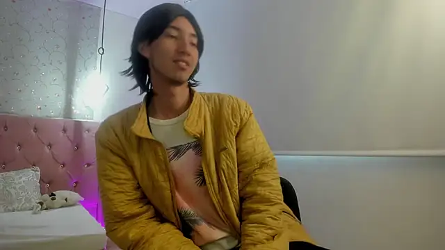 loverisu-coral online show from February 22, 2026, 9:24 pm