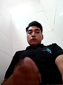 crisssalazar online show from April 20, 2026, 9:38 pm