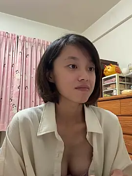 ladypaggy online show from December 15, 2025, 4:44 pm