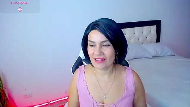 CarolinneFiotti online show from October 23, 2025, 3:22 pm