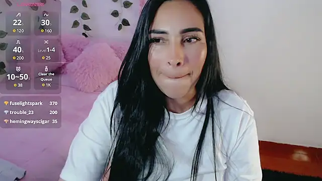 Snapshot of luna_lgomez_ chatting on March 1, 2025, 4:44 pm luna lgomez  online show from March 1, 2025, 4:44 pm