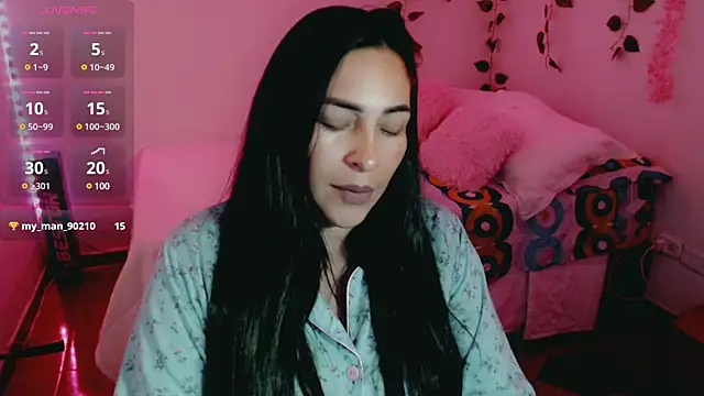 Snapshot of luna_lgomez_ chatting on March 15, 2025, 11:19 am luna lgomez  online show from March 15, 2025, 11:19 am