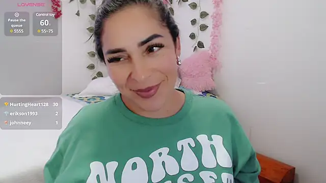 Snapshot of luna_lgomez_ chatting on March 18, 2025, 2:15 pm luna lgomez  online show from March 18, 2025, 2:15 pm