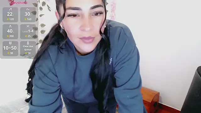 Snapshot of luna_lgomez_ chatting on March 19, 2025, 11:17 am luna lgomez  online show from March 19, 2025, 11:17 am