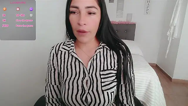 Snapshot of luna_lgomez_ chatting on October 9, 2025, 12:14 pm luna lgomez  online show from October 9, 2025, 12:14 pm