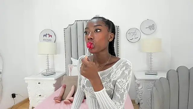 Snapshot of SamantaMarquez chatting on October 17, 2025, 8:11 pm SamantaMarquez online show from October 17, 2025, 8:11 pm