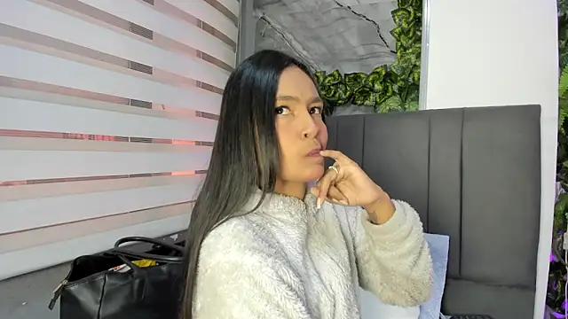 Fernanda liie  online show from December 15, 2025, 12:31 pm