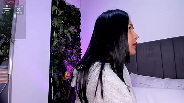 Fernanda liie  online show from March 9, 2026, 12:20 pm