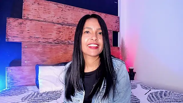 Fernanda liie  online show from May 20, 2026, 12:44 pm