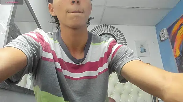 Snapshot of heiker_ chatting on March 7, 2025, 2:15 am heiker  online show from March 7, 2025, 2:15 am
