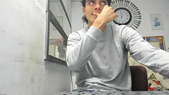 Snapshot of heiker_ chatting on March 17, 2025, 1:35 am heiker  online show from March 17, 2025, 1:35 am