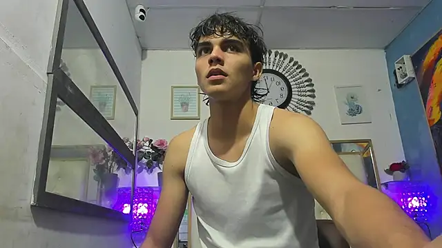 Snapshot of heiker_ chatting on March 18, 2025, 2:04 am heiker  online show from March 18, 2025, 2:04 am