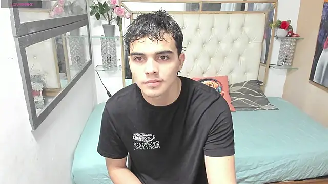 Snapshot of heiker_ chatting on September 15, 2025, 10:37 am heiker  online show from September 15, 2025, 10:37 am