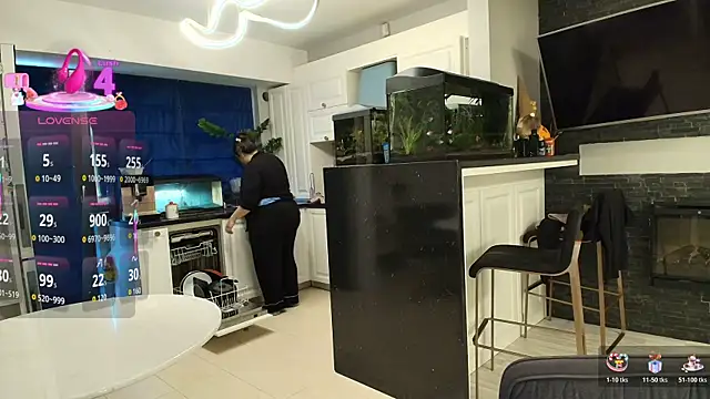 Layla- online show from November 26, 2025, 10:16 am