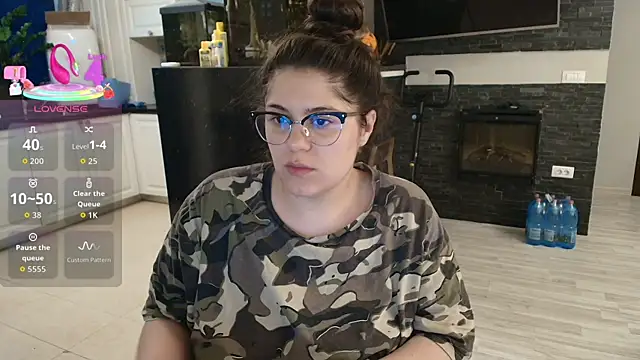 Layla- online show from April 17, 2026, 9:34 am