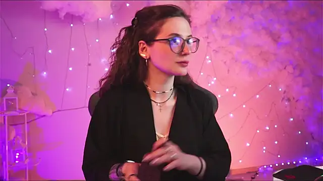 OliviaMcClean online show from March 19, 2025, 4:24 pm