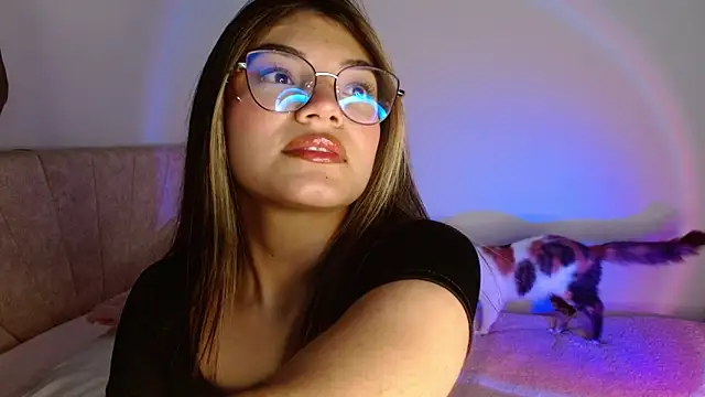 Snapshot of _Camilaaa_ chatting on March 19, 2025, 5:08 am  Camilaaa  online show from March 19, 2025, 5:08 am