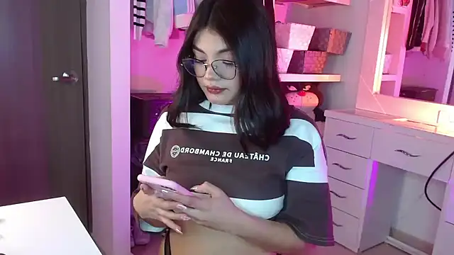 Snapshot of _Camilaaa_ chatting on September 24, 2025, 12:52 pm  Camilaaa  online show from September 24, 2025, 12:52 pm