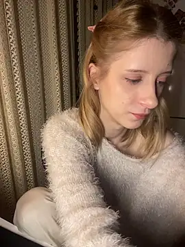 amorearte m online show from February 4, 2026, 9:42 pm