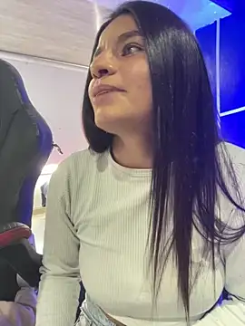 sofia 23x online show from December 3, 2025, 7:45 pm