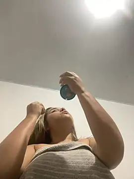 Snapshot of lunaxxx_69 chatting on October 12, 2025, 1:15 am lunaxxx 69 online show from October 12, 2025, 1:15 am