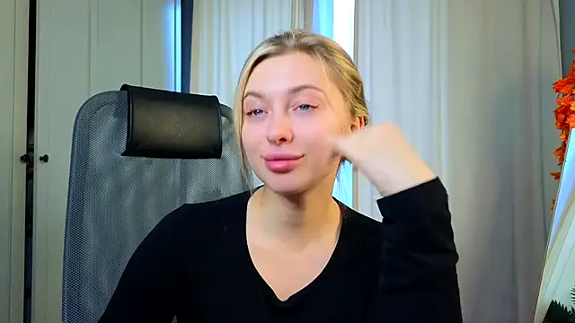 christie luv online show from November 20, 2025, 10:15 am