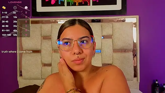 emilyy cooperr online show from April 17, 2026, 1:14 pm