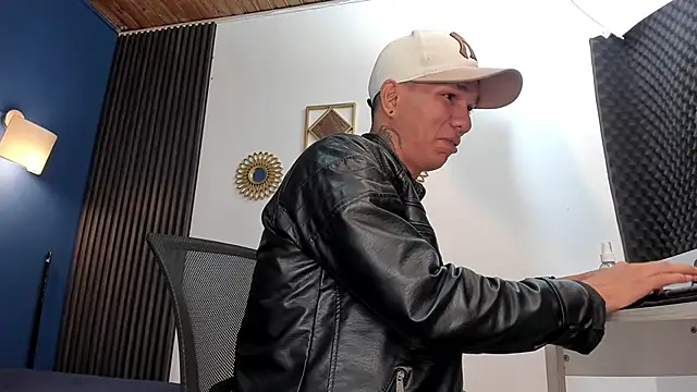 CRAZY-BOY99 online show from March 13, 2025, 12:35 pm