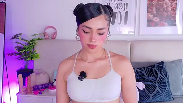 SaritaBratz online show from April 30, 2026, 8:48 pm